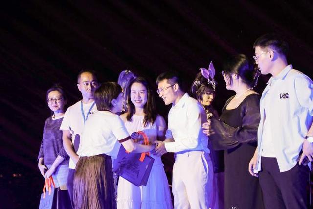 ……520“临港·遇见爱”系列活动浪漫呈现CQ9电子登录注册烟花秀、音乐会、咖啡集市(图2)