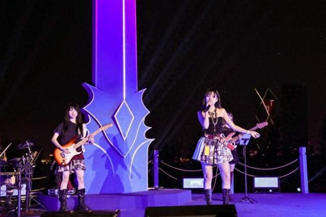 ……520“临港·遇见爱”系列活动浪漫呈现CQ9电子登录注册烟花秀、音乐会、咖啡集市(图4)